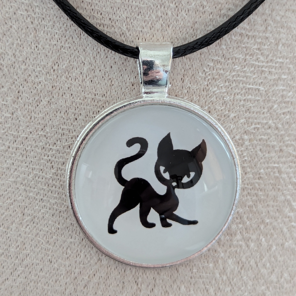 Chic Black Cat Pendant Necklace